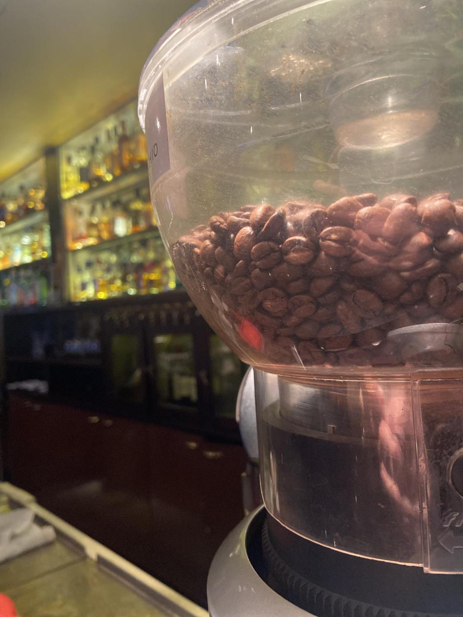 Regal Pacific Puerto Madero Otel Buenos Aires Dış mekan fotoğraf Coffee beans in a coffee grinder